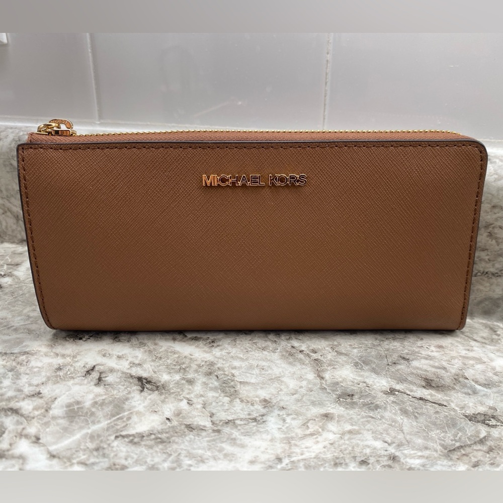 Michael Kors Jet Set Travel Large Saffiano Leather Quarter-Zip Wallet